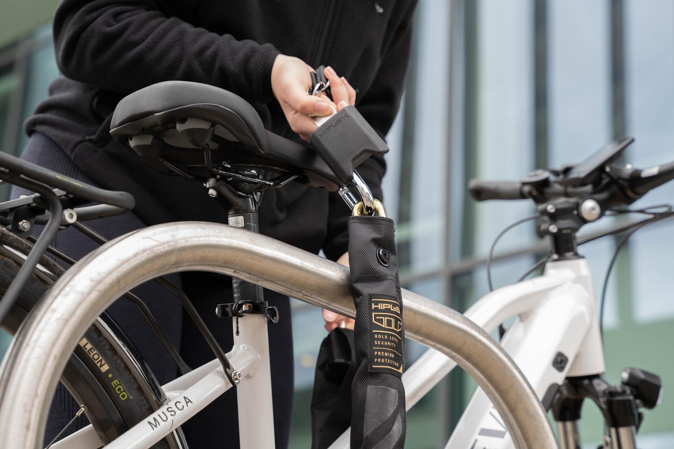 Hiplok SPIN wearable chain lock - Image 2